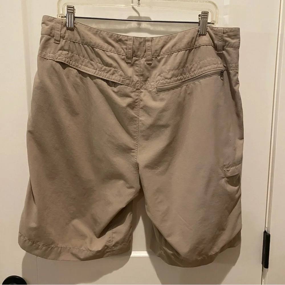 North Face Men’s Hiking Shorts.‎  Size 36.  Beige. Lot’s of Pockets.  10” Inseam
